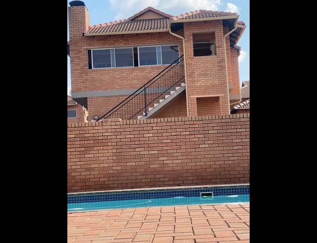 2 BEDROOM PROPERTY TO RENT IN SILVER LAKES